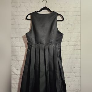 Black Sleeveless Pleated Dress